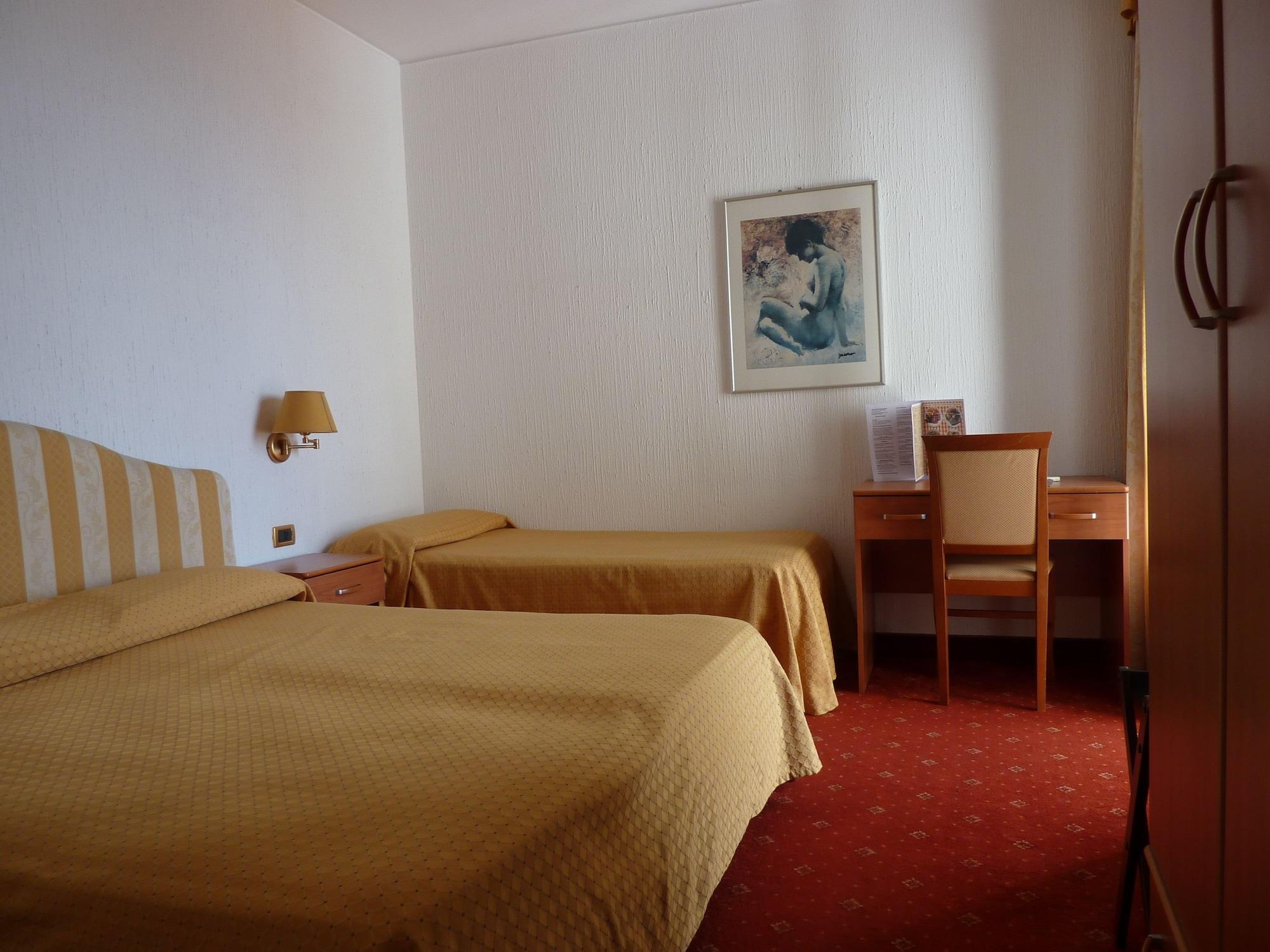 Hotel Ariston Montecarlo 3*