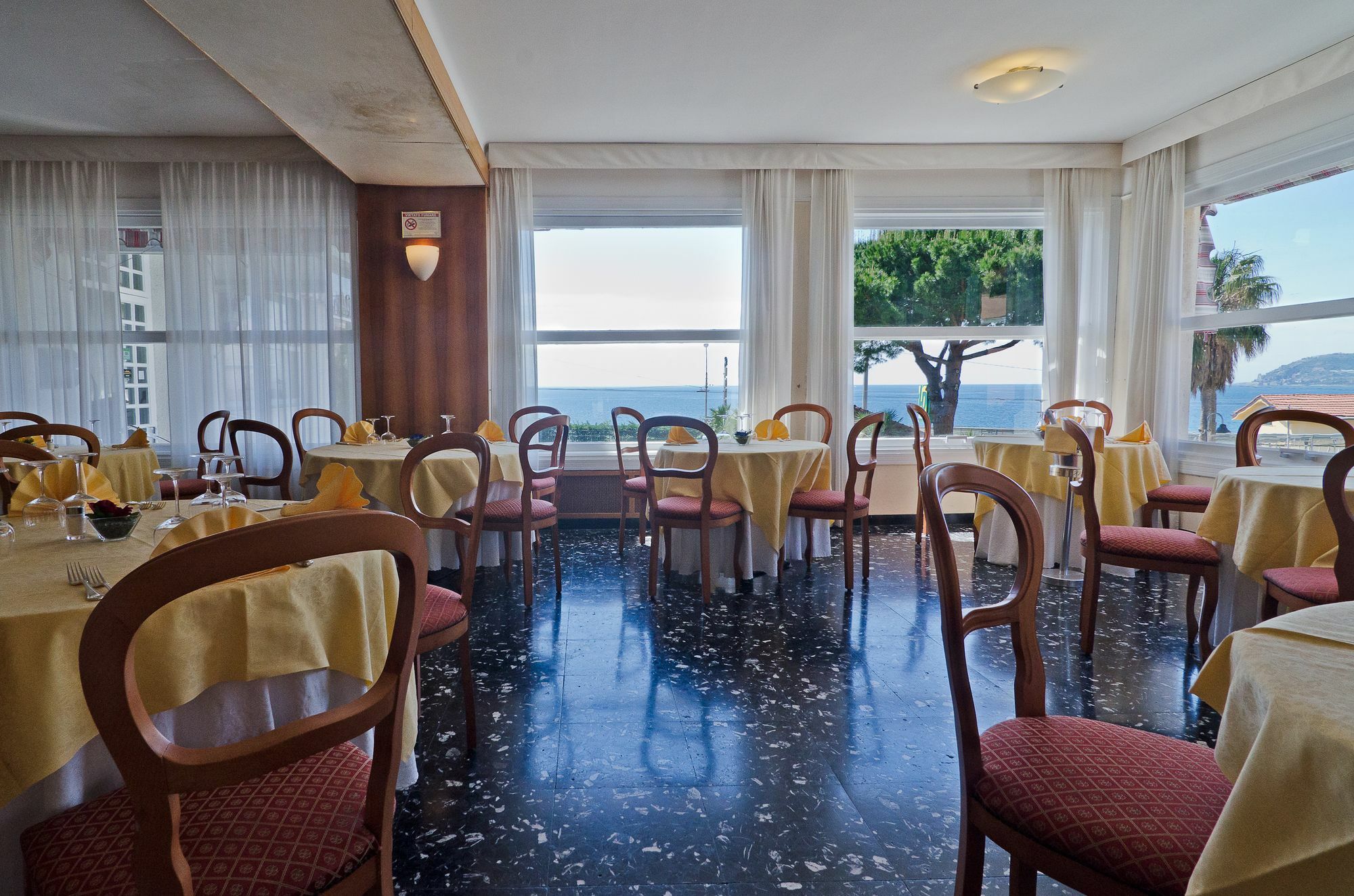 Ariston Montecarlo Hotel 3*