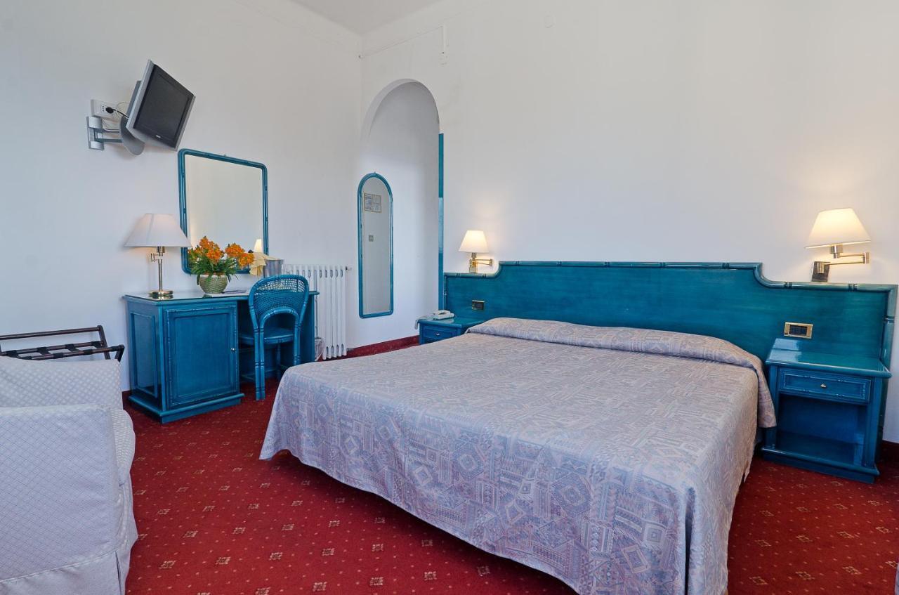 Hotel Ariston Montecarlo 3*